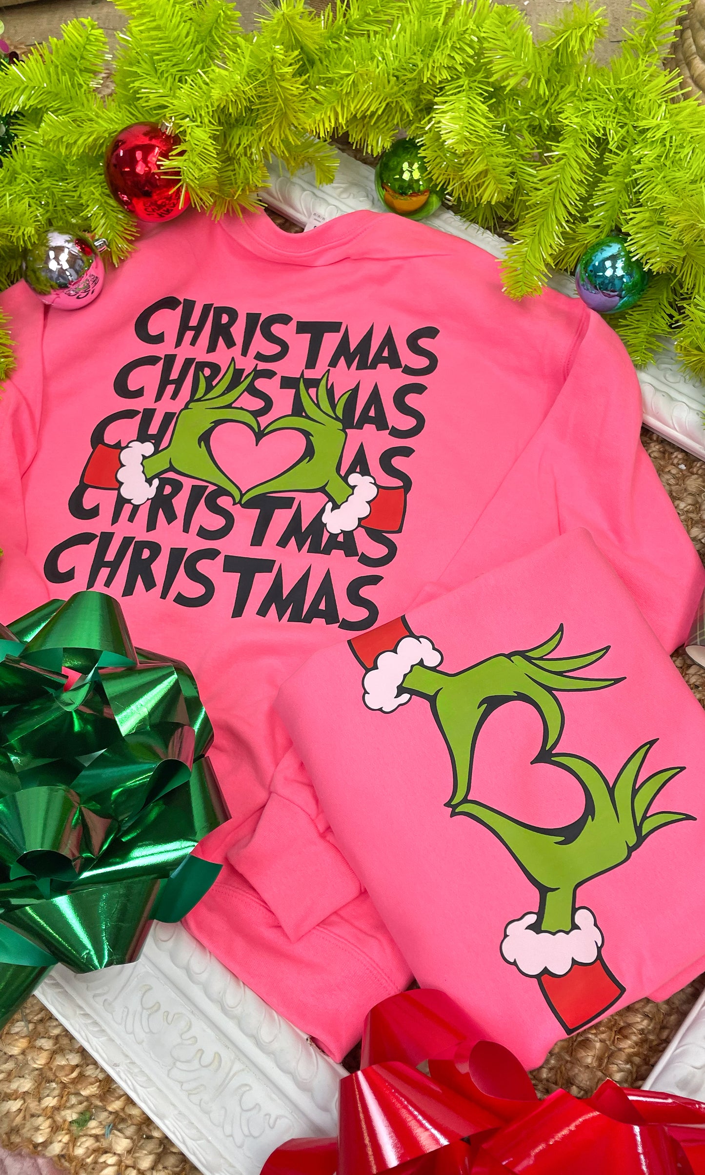 Merry Christmas Green Heart Hand Graphic Sweatshirt