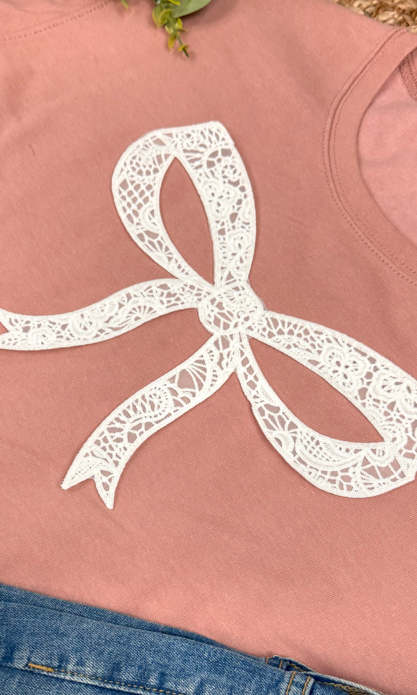 Bow Lace Graphic Cropped Sweatshirt